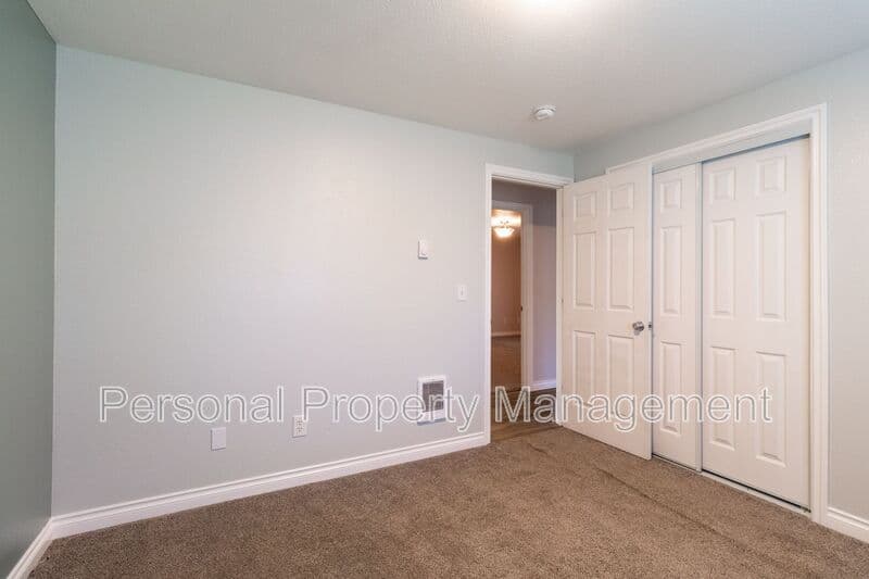 Vancouver House: 13906 NE 52nd Street