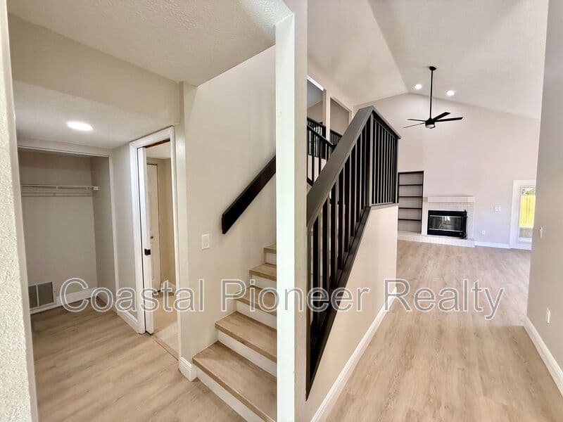 Tampa House: 8731 Huntfield St