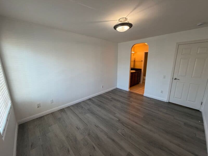 San Diego House: 5402 Balboa Arms