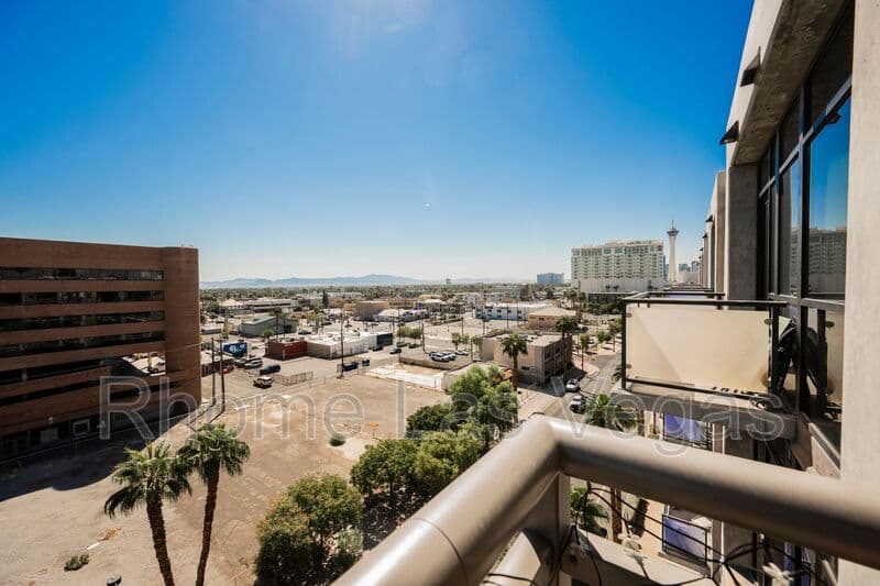 Las Vegas Condo: 353 E Bonneville Ave