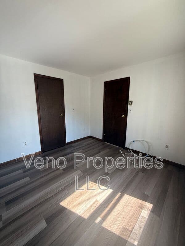 Saratoga Springs House: 2-4 Russell St