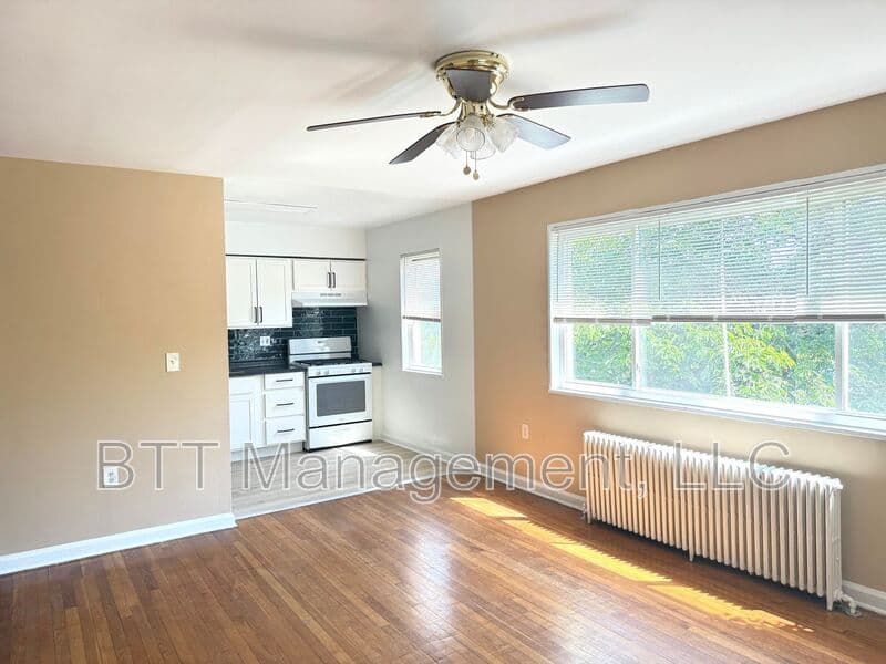 Brentwood Condo: 4013 38th St