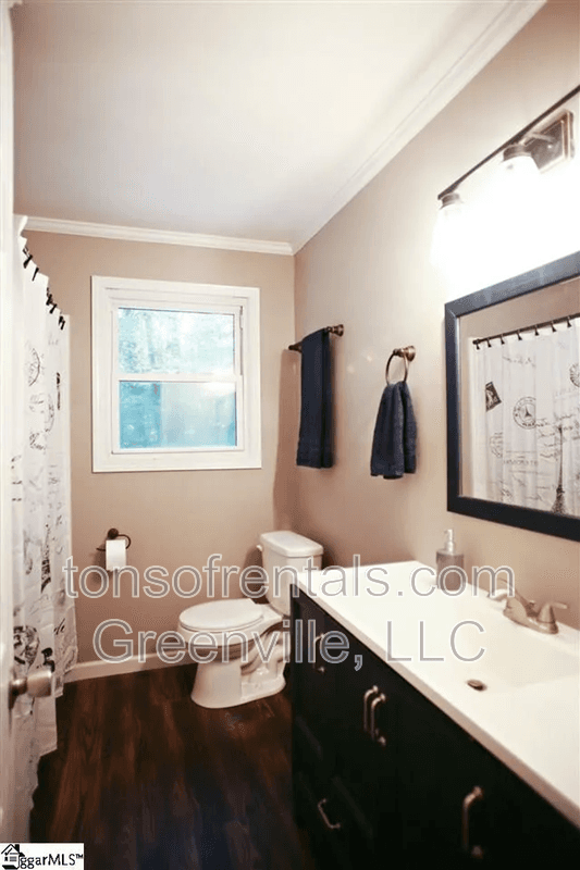 Greenville House: 208 Rison Rd