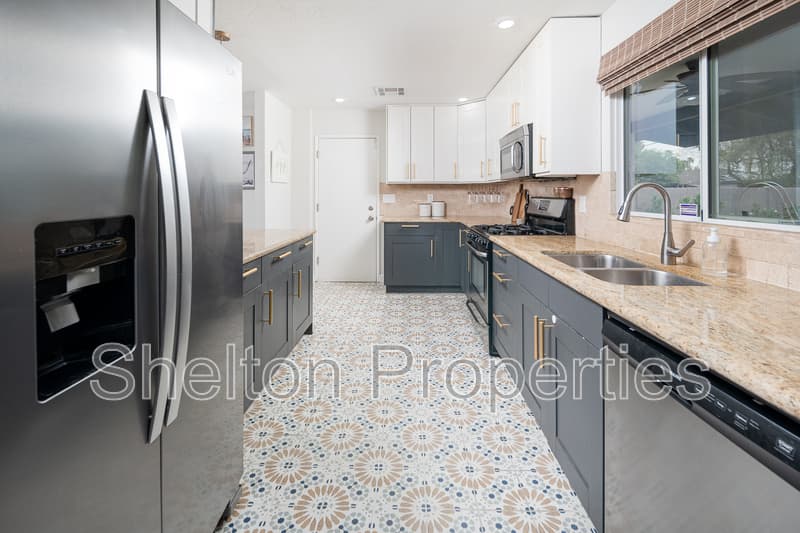 Phoenix House: 1731 W Highland Ave