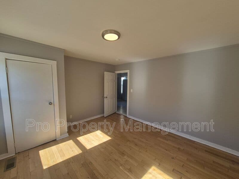 New Haven House: 35 SALTONSTALL AVE