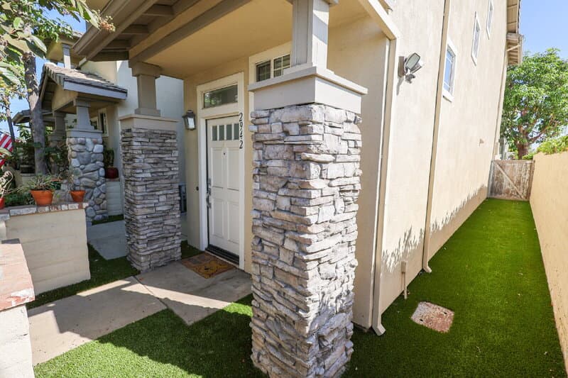Long Beach House: 2942 Claremore Ln