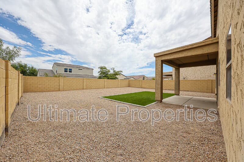 Buckeye House: 19417 W Morning Glory Dr