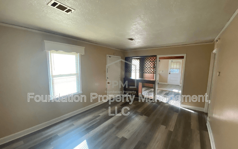Memphis House: 2061 Pendleton Street