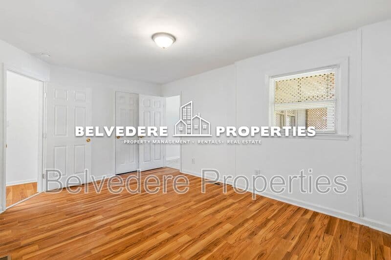 Greensboro House: 2220 Bradley St