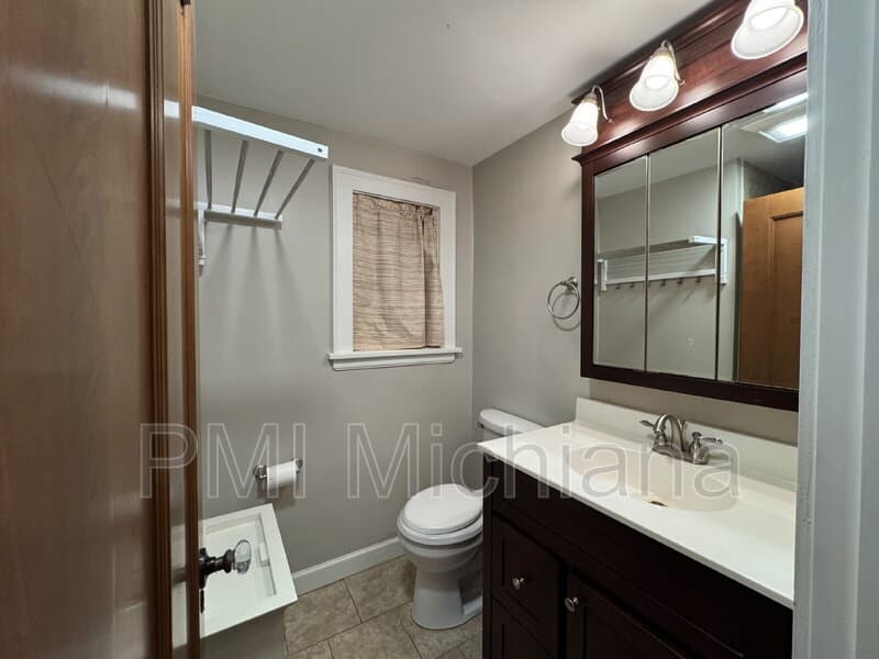 South Bend House: 1151 Hillcrest Rd