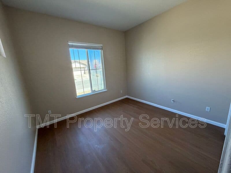 Elk Grove House: 9348 Sierra Spring Way