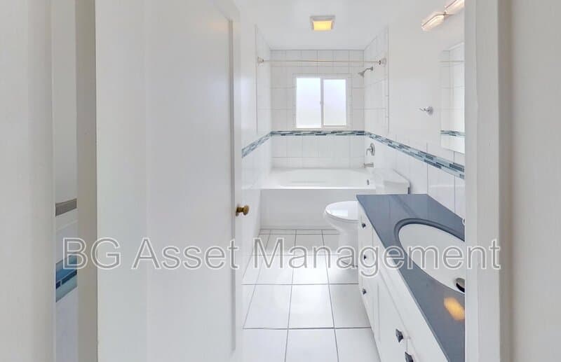 Berkeley Condo: 1919 Curtis Street
