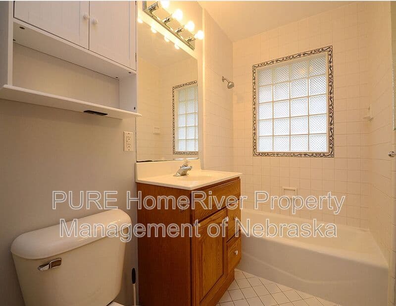 Omaha House: 3333 S 82nd St