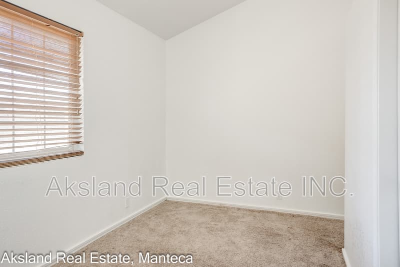 Manteca House: 14909 Pueblo Drive