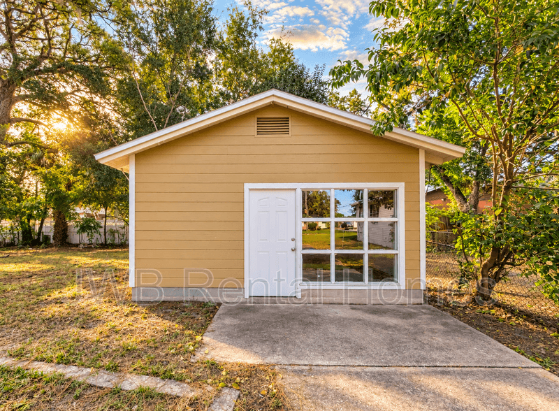 Jacksonville House: 1214 Kenmore St