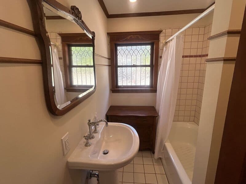 Montrose House: 2434 Florencita Drive