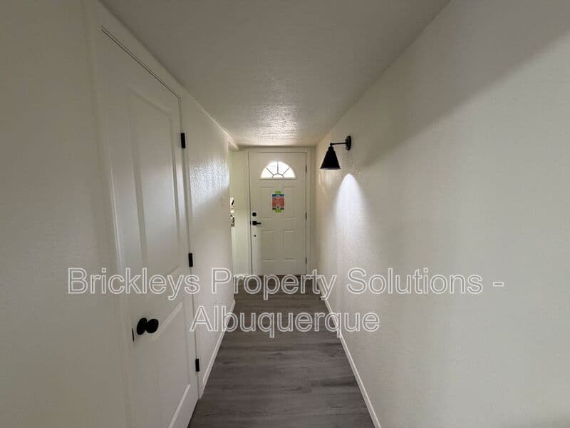 Albuquerque House: 5608 Drake Ave NW