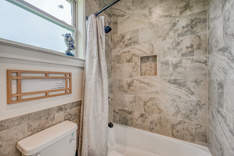 Horseshoe Bay House: 302 Parallel Circle