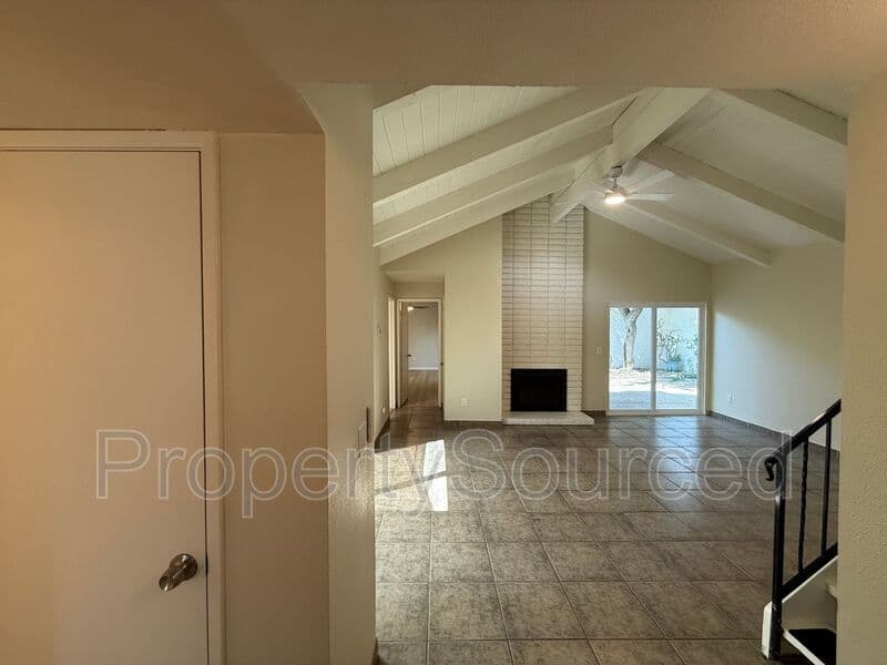 Modesto House: 317 De Vega Ct