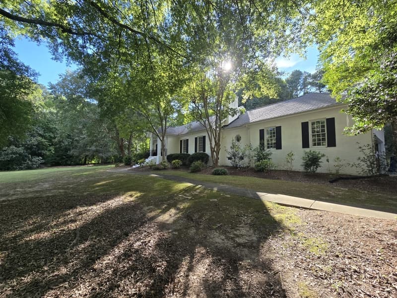 Raleigh House: 5516 Den Heider Way