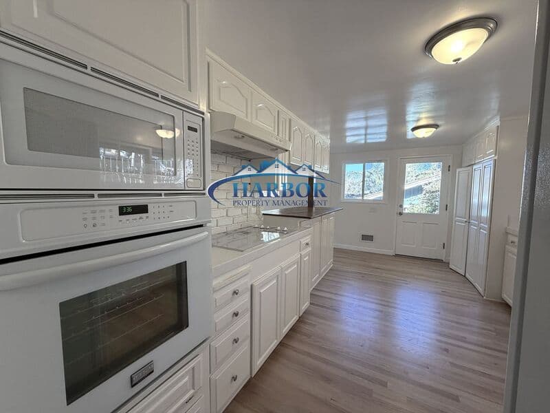 Palos Verdes Estates House: 2512 Via Anita