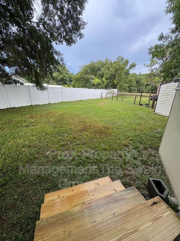 Lakeland House: 534 Oak Ridge E