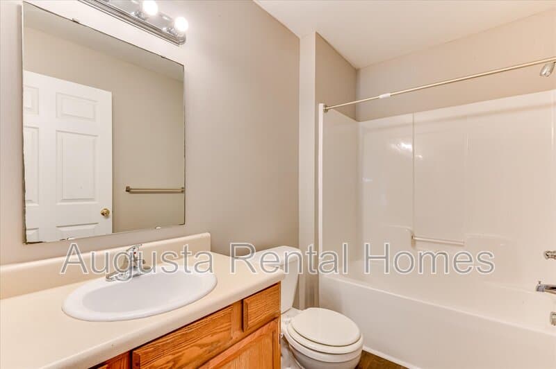 Edgefield Condo: 320 Peachtree Street - 325-6