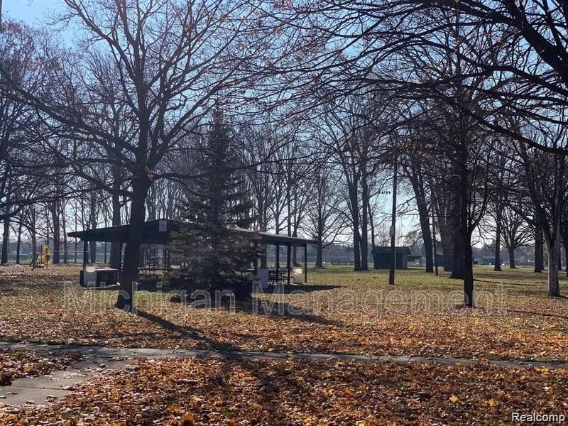 Allen Park Condo: 19220 Wick Rd
