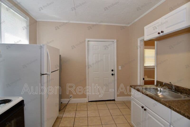 Augusta House: 1717 Starnes Street