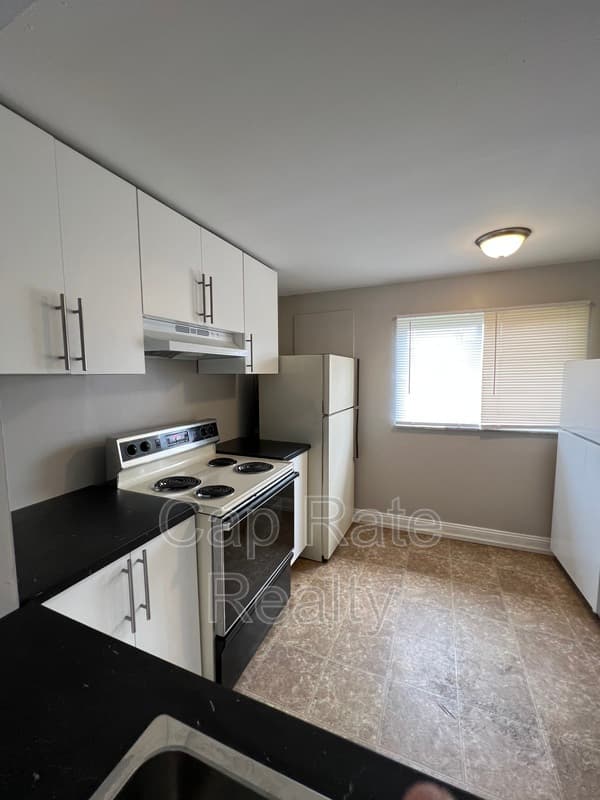 Columbus House: 3632 Cushing Dr