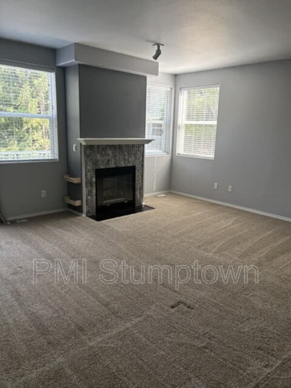 Portland Townhome: 14184 SW Barrows RD