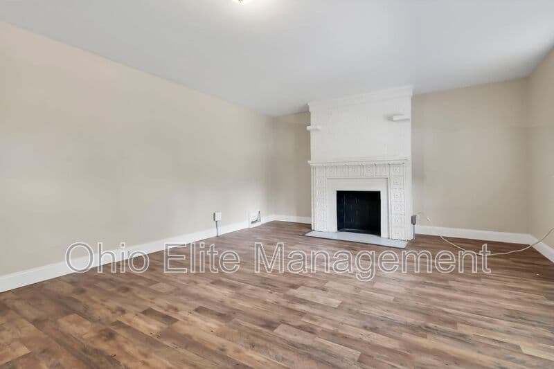 Columbus House: 85 S Wheatland Ave