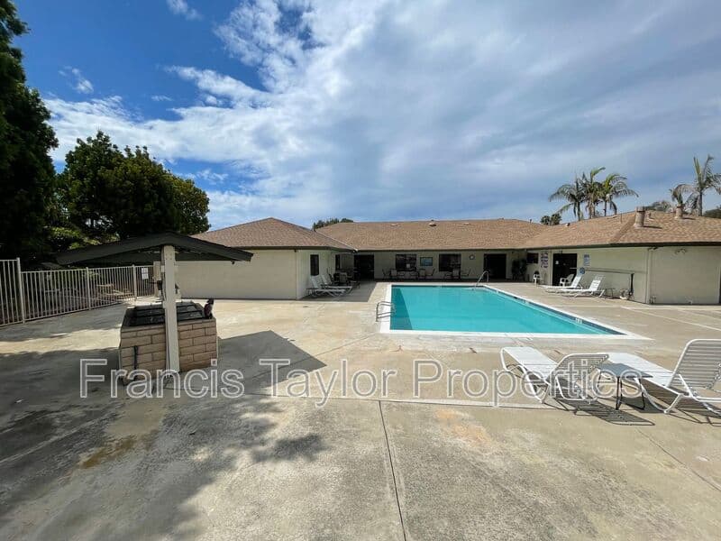 Escondido House: 1822 Seco Glen