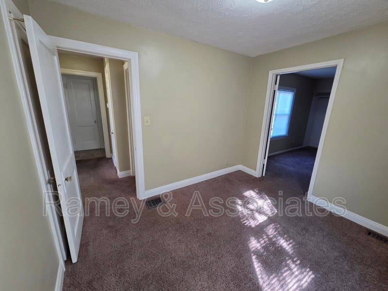 Louisville House: 1091 Bicknell Ave