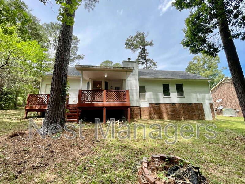Fayetteville House: 6736 St Julian Way