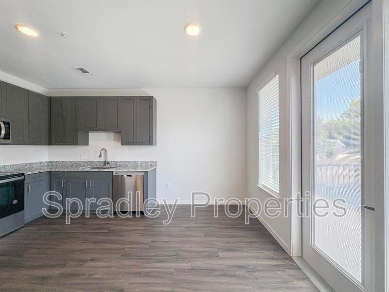 Belton Condo: 710 Shine St, Apt 1302