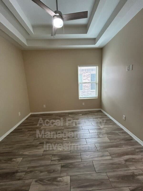 Alton House: 1008 W La Pointe