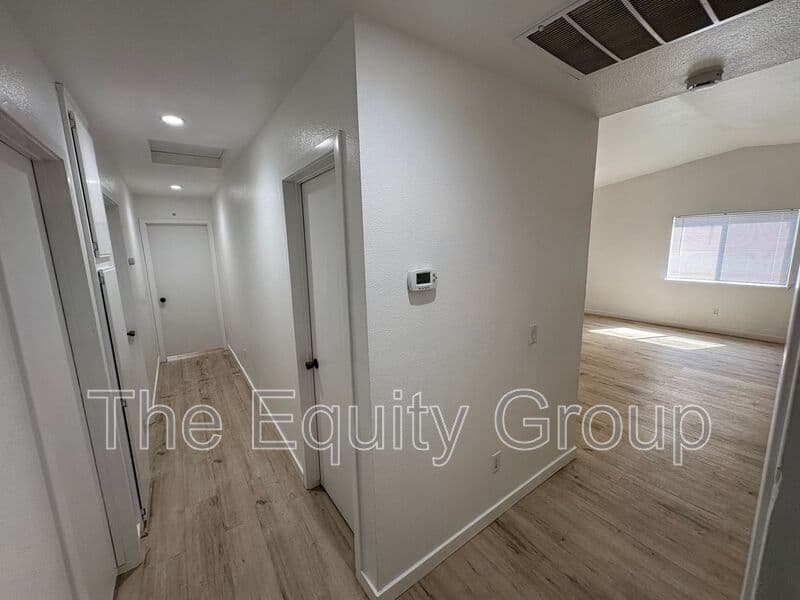 Visalia House: 2324 West Delta Ave