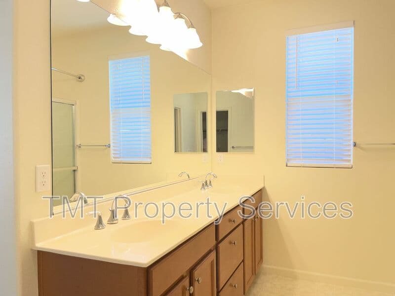 Elk Grove House: 10408 Siltstone Way