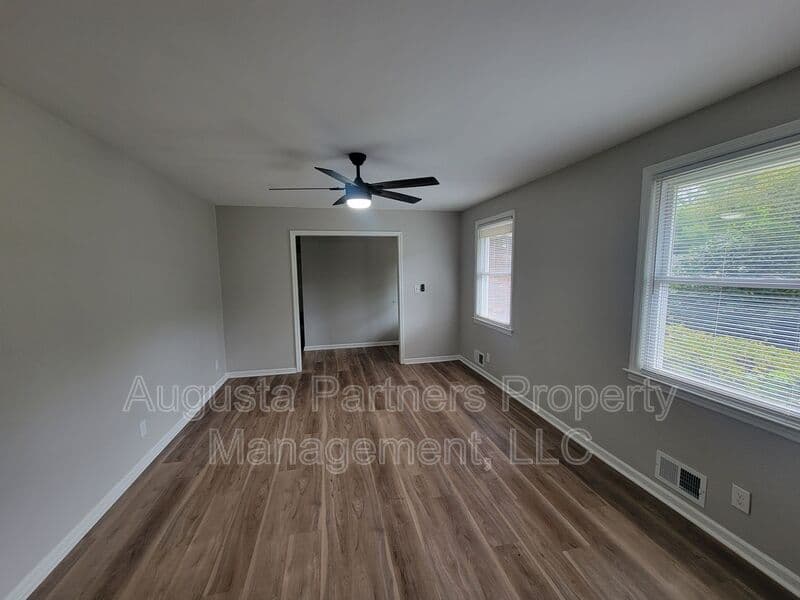 Augusta House: 323 Pineview Drive