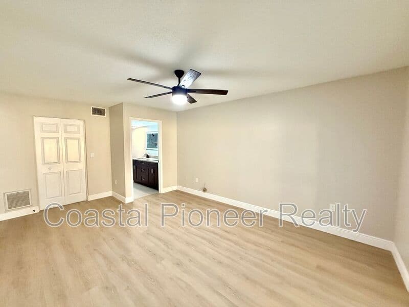 Tampa House: 8731 Huntfield St