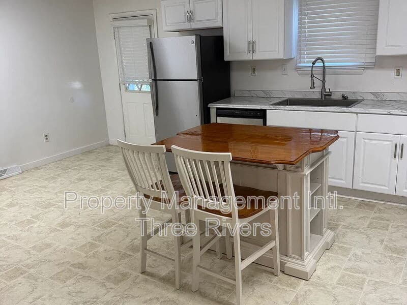 Greensburg Condo: 319 Oakland ave.