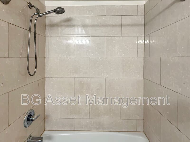 Oakland Condo: 1459 MacArthur Blvd