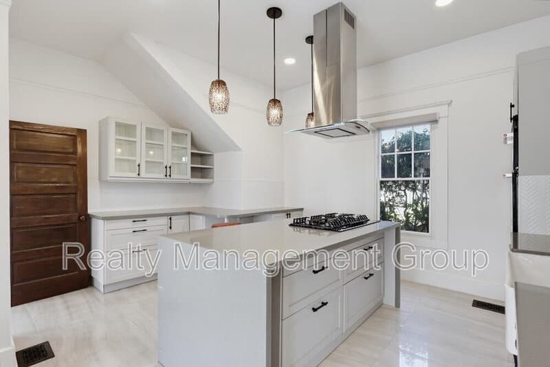 San Diego House: 4469 Cleveland Avenue