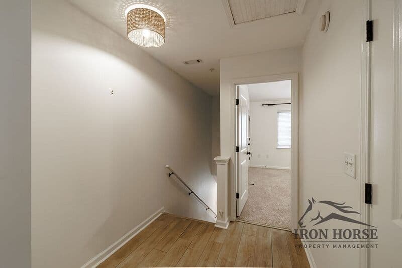 Athens House: 1035 BARNETT SHOALS RD