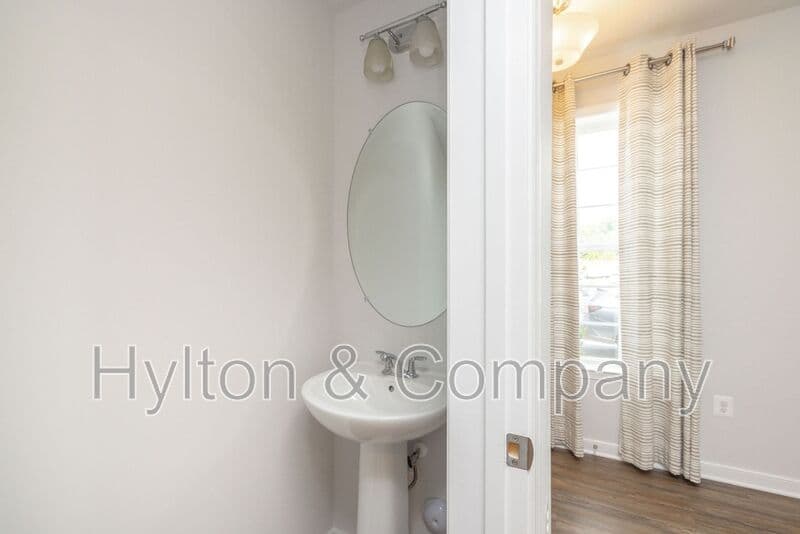 Richmond Townhome: 5920 Whitehurst Ln
