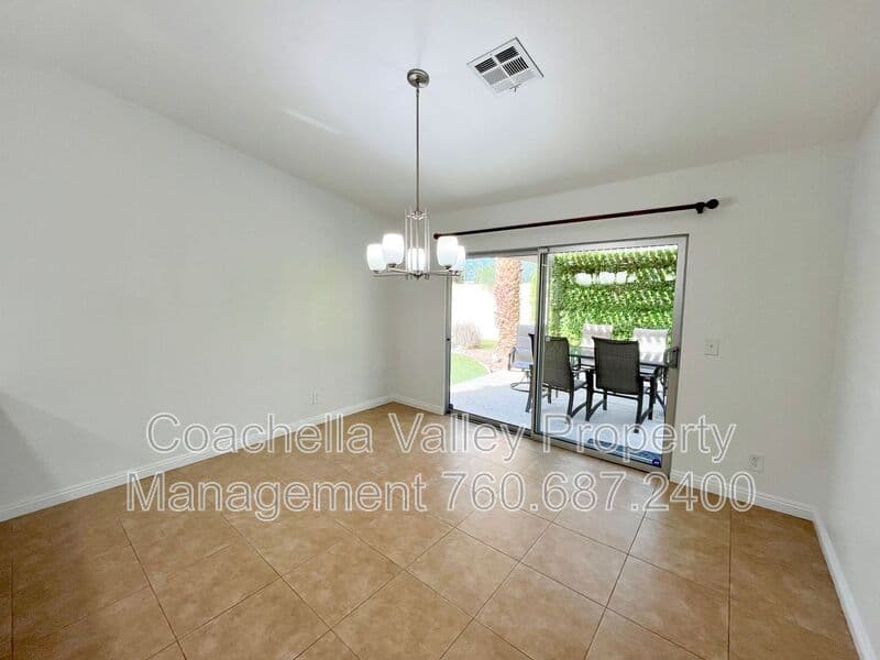 Palm Springs House: 372 W Dominguez Rd