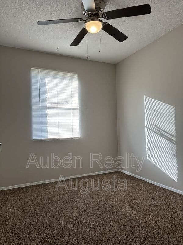 Augusta House: 3202 Gerald Dr E