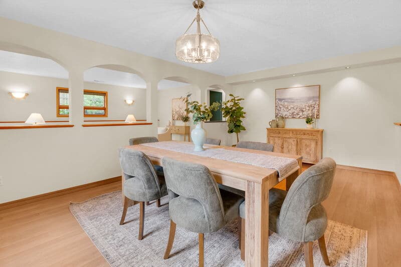 Portland House: 9255 Southwest Boones Ferry Road