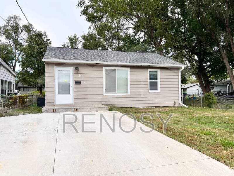 Des Moines House: 612 E Edison